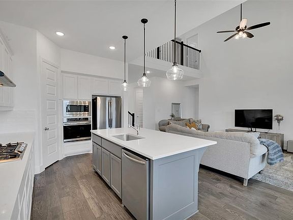2nd image of 1420 Arrowwood Dr