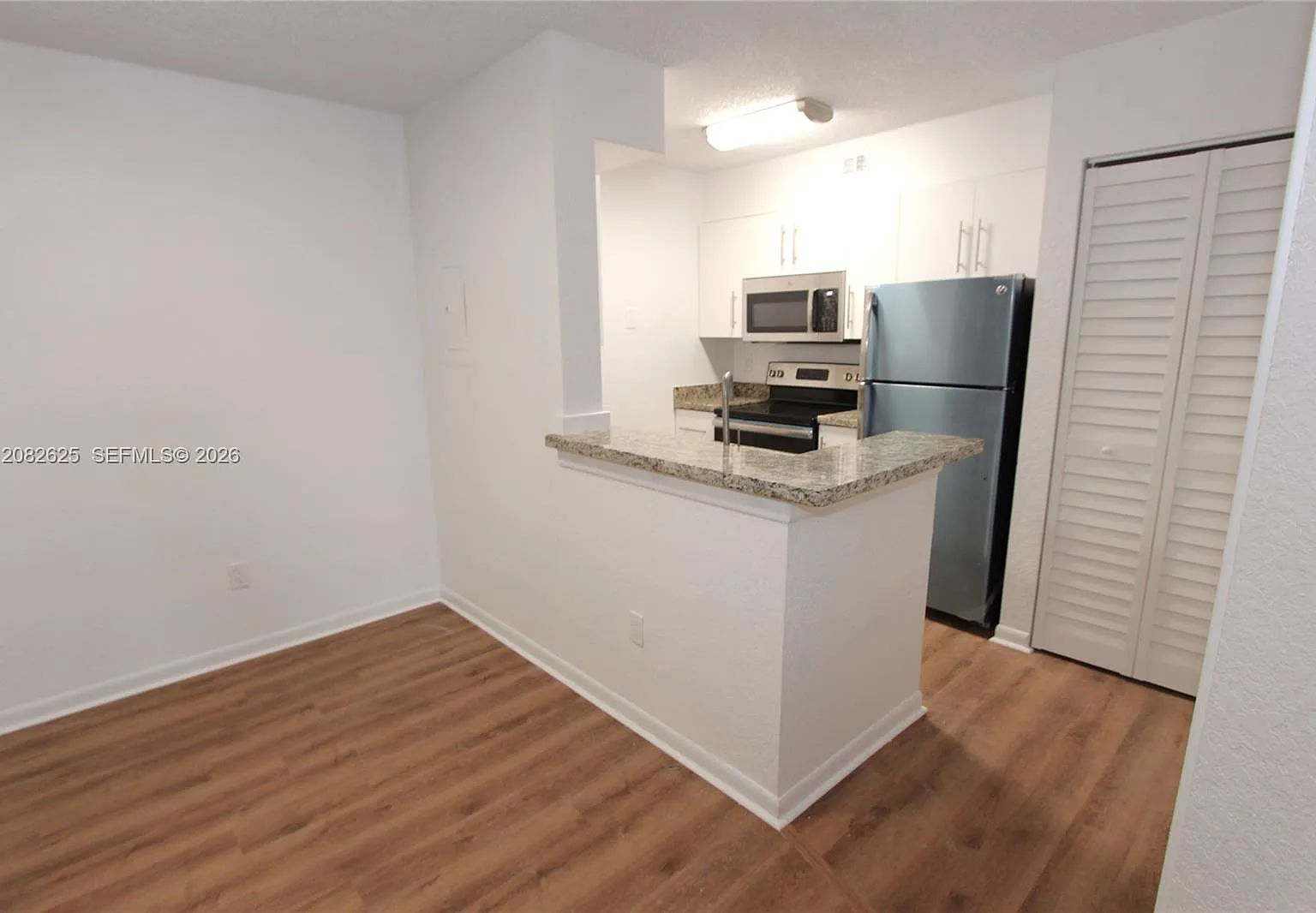Lakeview Club Condo — Photo 4