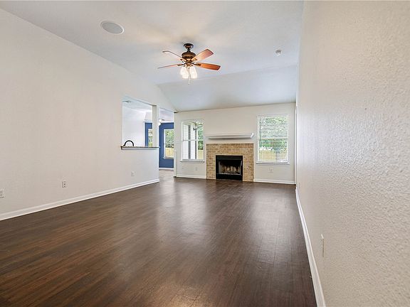 4th image of 15230 Faircrest Dr