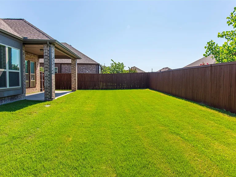 638 Brook Dr — Photo 5