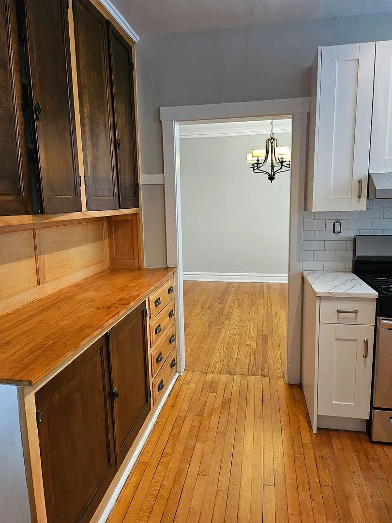 Sunny & Spacious Deluxe Edgewater One Bedroom Apartment - Cats Welcome! — Photo 3