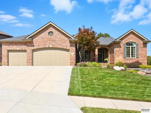 4614 Windcrest Dr, Papillion, NE 68133