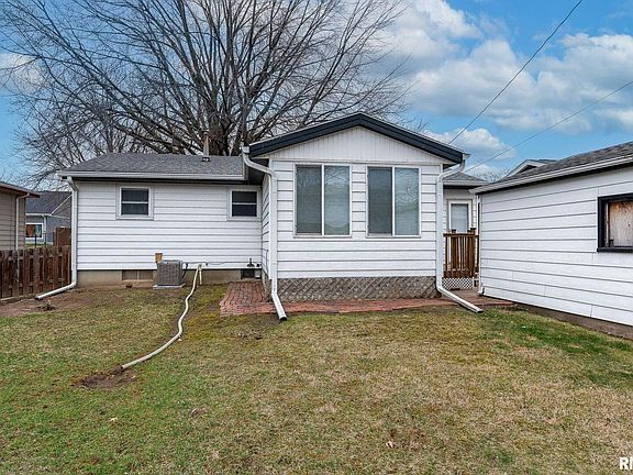 4th image of 2416 Jebens Ave