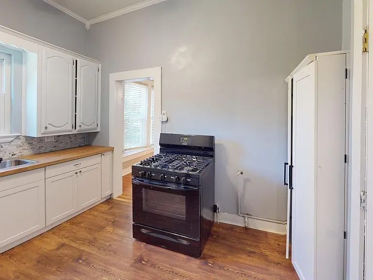 504 S 6th St — Photo 14