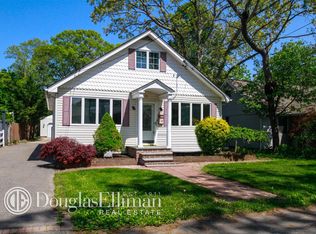 23 Washington Ave, East Islip, NY 11730