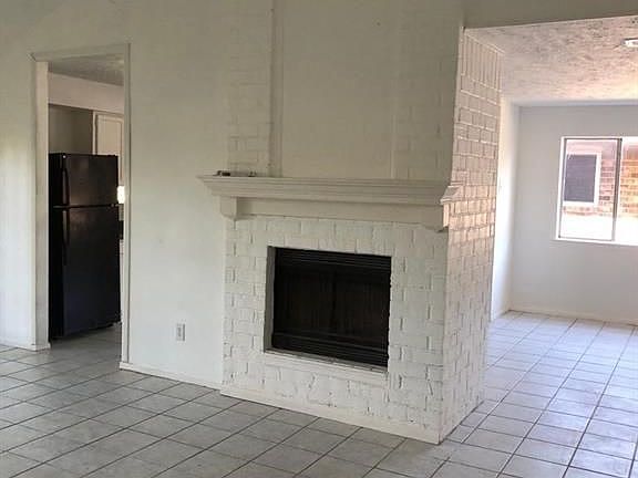 3rd image of 15814 Manfield Dr