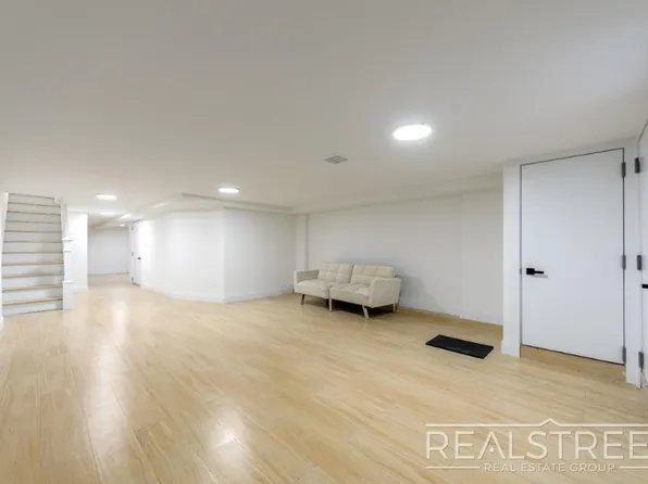 90 Hull Street image 11 of 15