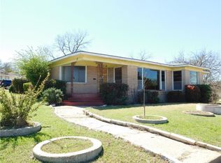 5812 Eisenhower Dr, Fort Worth, TX 76112