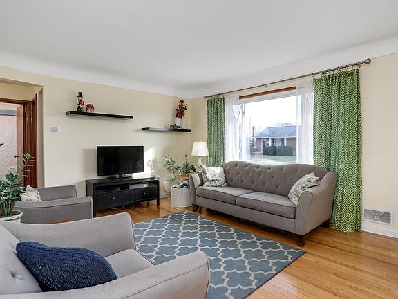 3rd image of 28335 Palmer Blvd