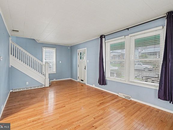 5th image of 738 Union St