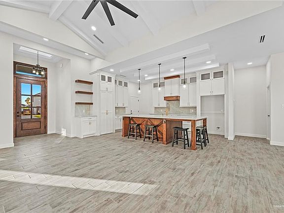 4th image of 706 La Laguna Rd