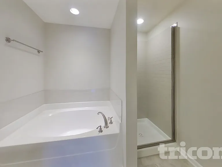 403 Riverwood Ct — Photo 9