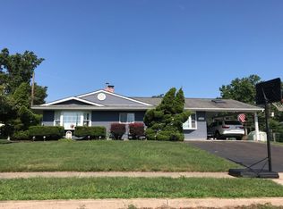 73 Thimbleberry Ln, Levittown, PA 19054