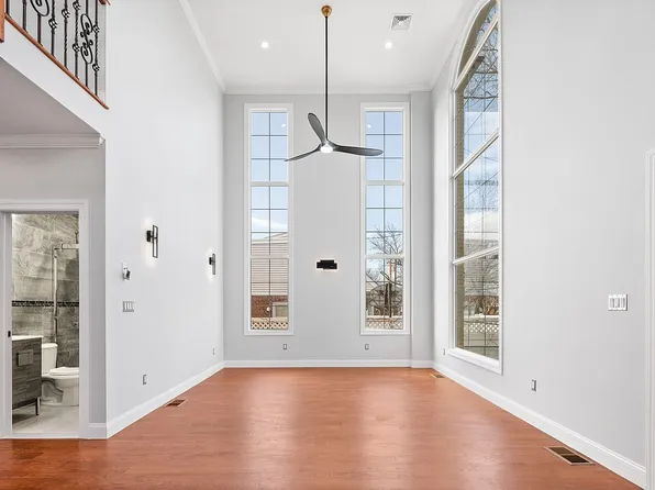 26014 83rd Ave, Glen Oaks, NY 11004