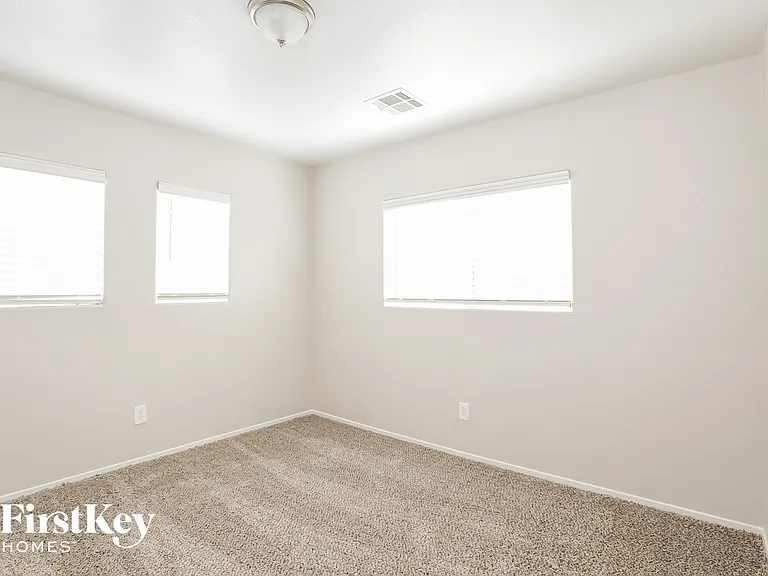 703 Loughton St — Photo 11