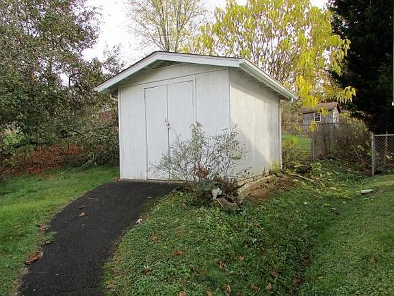 3rd image of 112 Plazz Ave