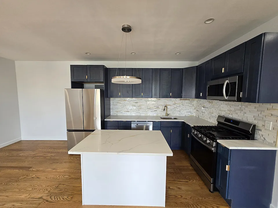 616 Court St #2F