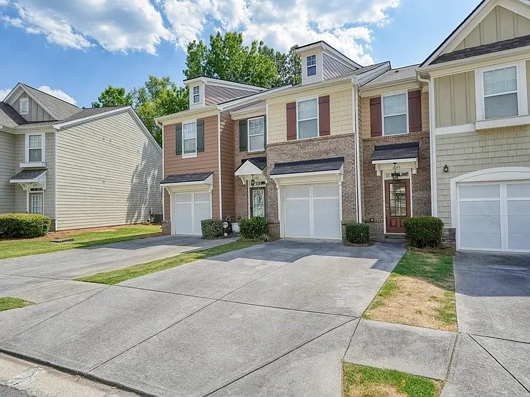 2045 Lakeshore Overlook Dr — Photo 3