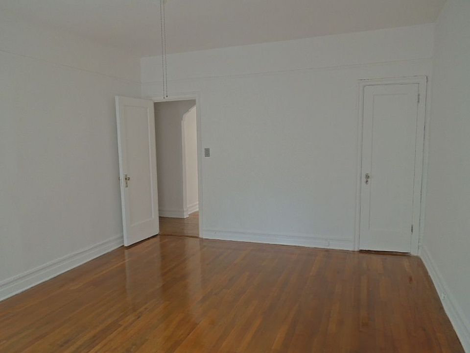 2nd image of 540 Saint Johns Pl APT 6G