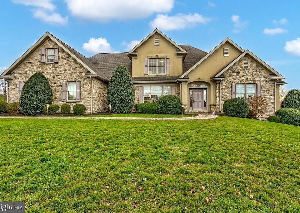1st image of 129 Autumn Leaf Ln