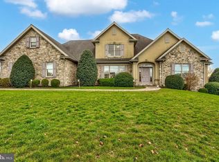 129 Autumn Leaf Ln, Manheim, PA 17545