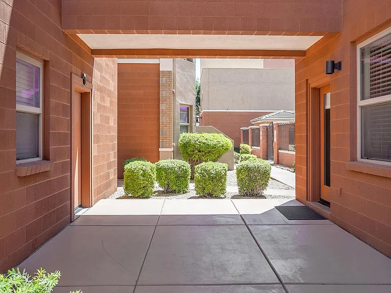 617 S Roosevelt St — Photo 9