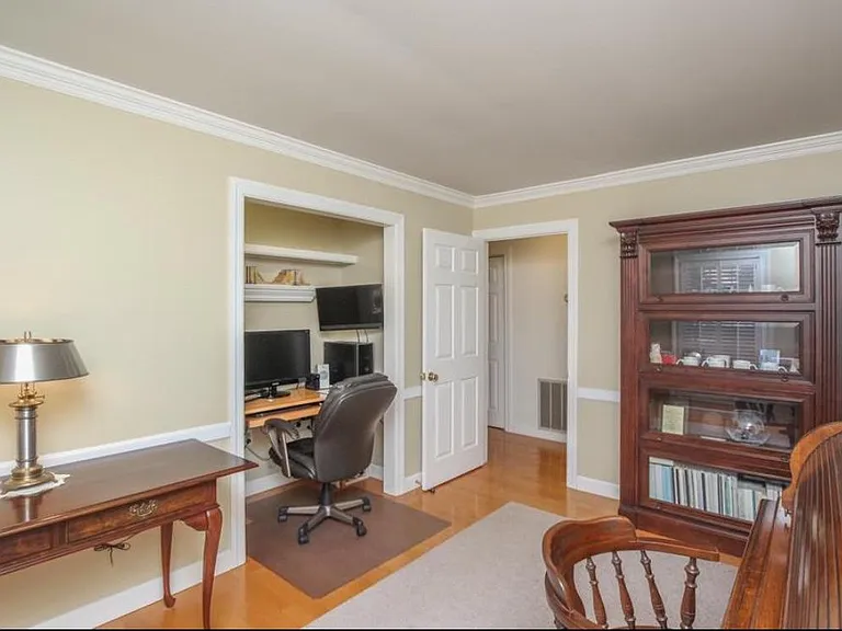 403 E Clark Blvd — Photo 10