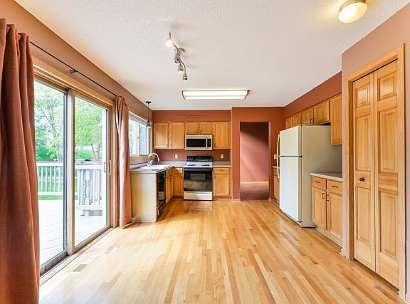5th image of 3250 Meadow Brook Dr