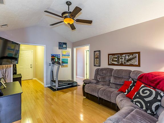 4th image of 225 Bass Pond Glen Dr
