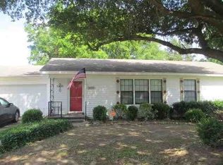 1403 Jacksonville Dr, Henderson, TX 75654