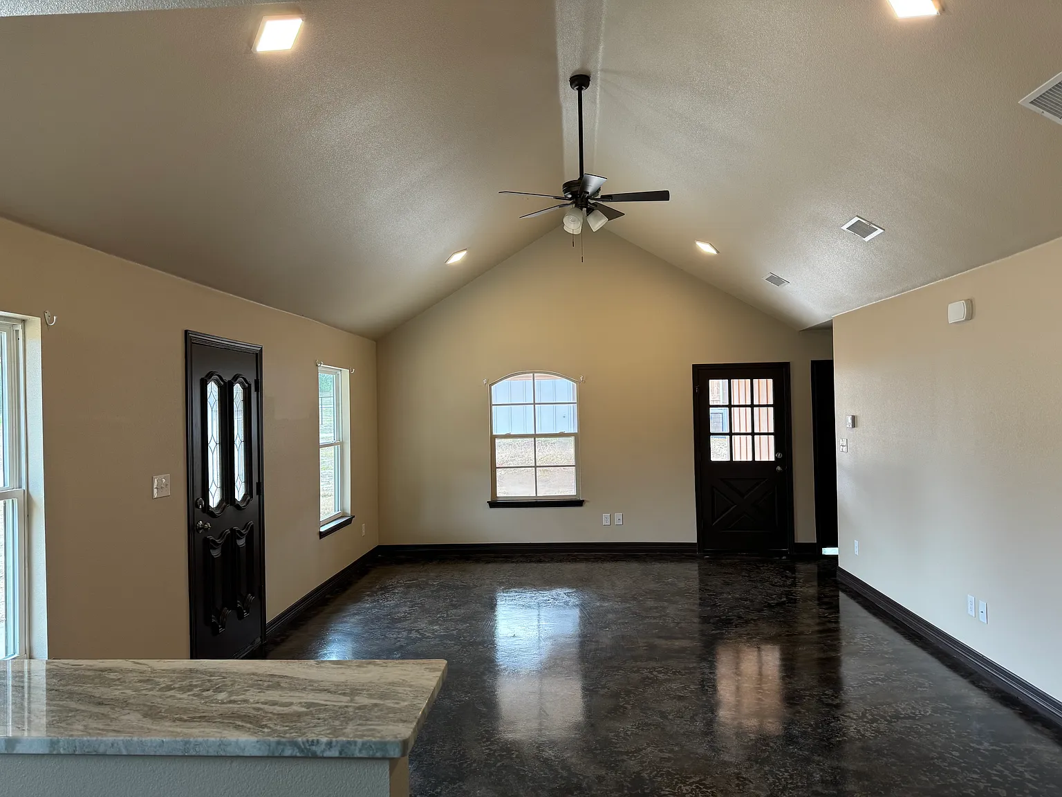 3 bed, 1100 sqft, $1,500 — Photo 2