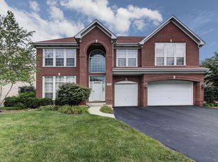 1407 Danhof Dr, Bolingbrook, IL 60490
