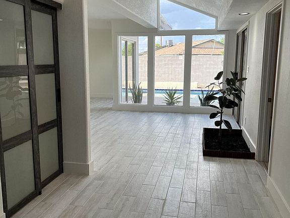 5th image of 3740 E Sunnyside Dr