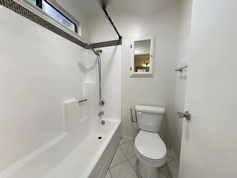 6064 Laura Ln — Photo 17