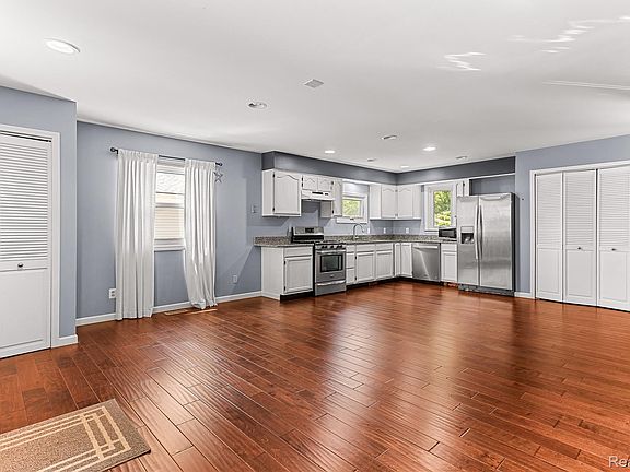 2nd image of 3322 Royal Blvd