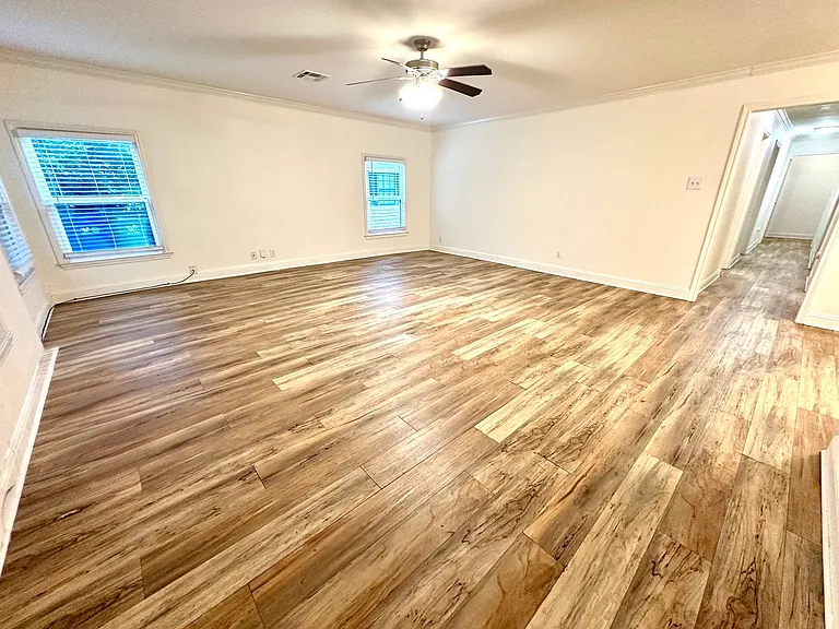 3916 Austin Ave — Photo 2