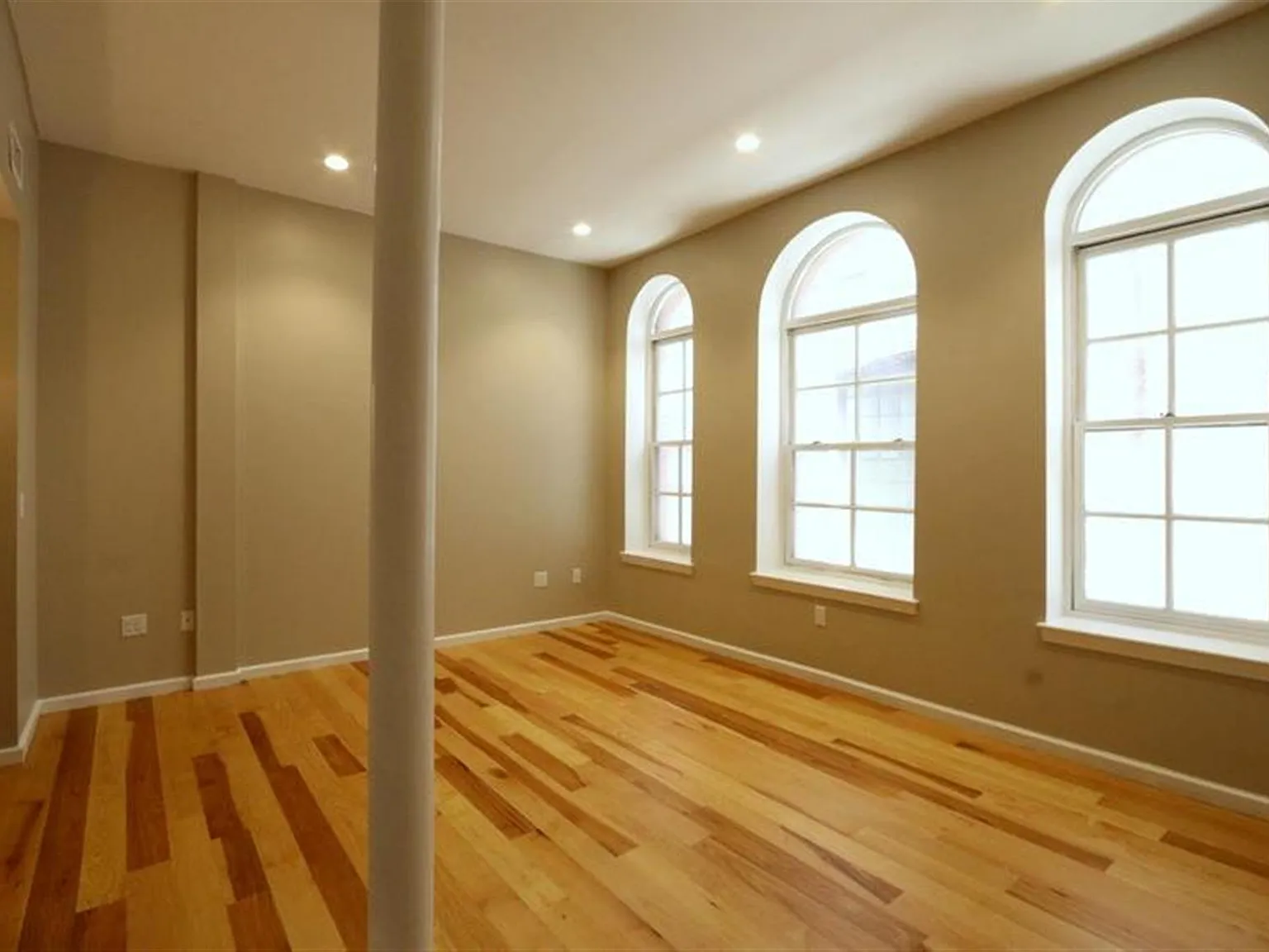 2 bed, 800 sqft, $3,800 — Photo 2