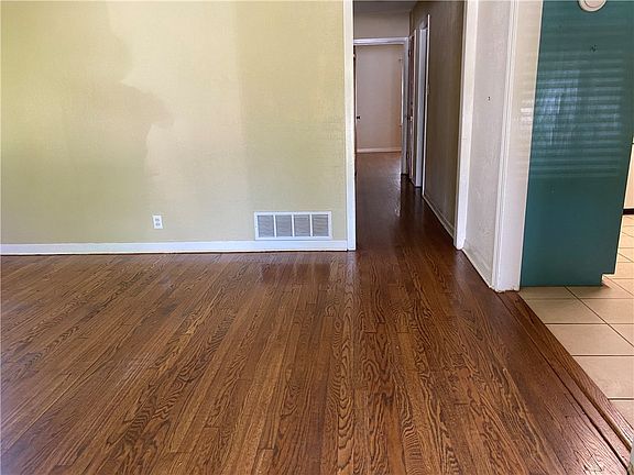 2nd image of 203 W O'Dell St