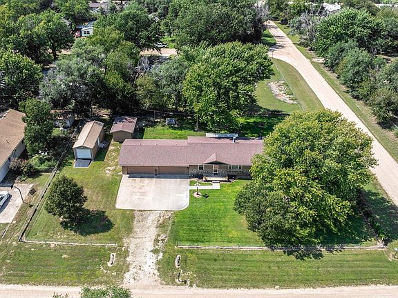4th image of 7601 S Pattie Ave