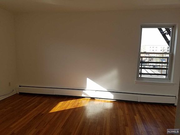 3rd image of 559-571 Anderson Ave #C5