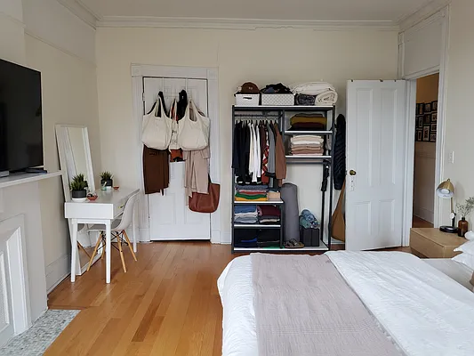 Rented by Frank Valvo Real Estate | media 42