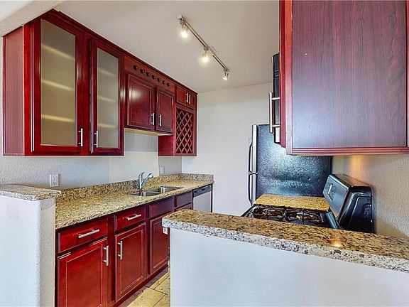 4th image of 700 E 8th St Unit 15N