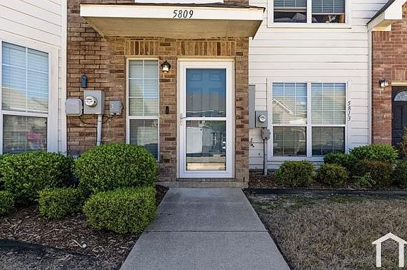 3rd image of 5809 Giddyup Ln