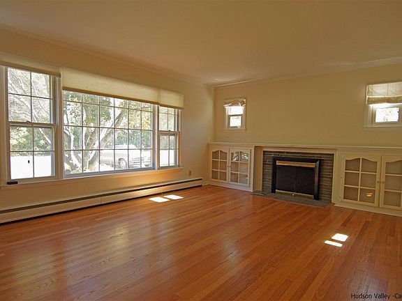 3rd image of 125 Griffin Dr