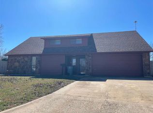 2502 NE Kingsbriar Pl, Lawton, OK 73507
