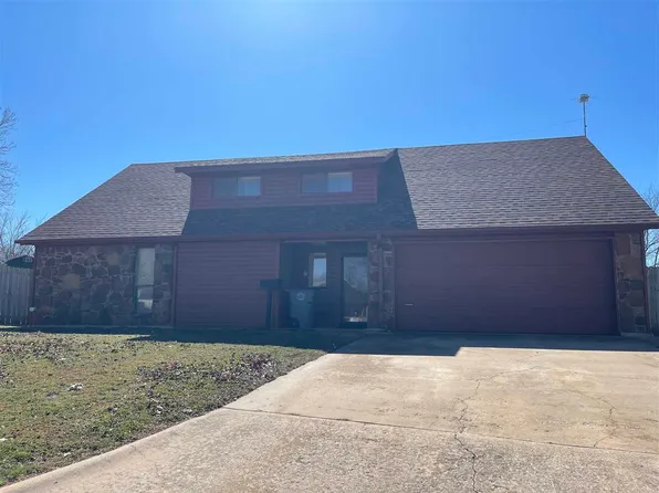 2502 NE Kingsbriar Pl, Lawton, OK 73507