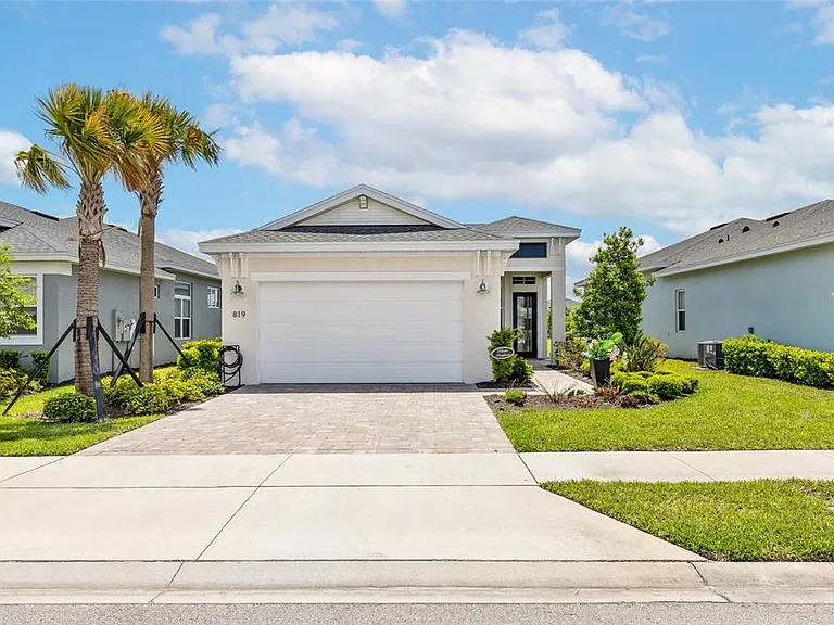 819 Liliana Dr — Photo 1