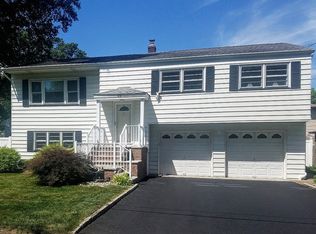 33 Cook St, Clark, NJ 07066