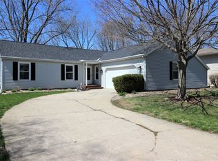 44 Kenfield Cir, Bloomington, IL