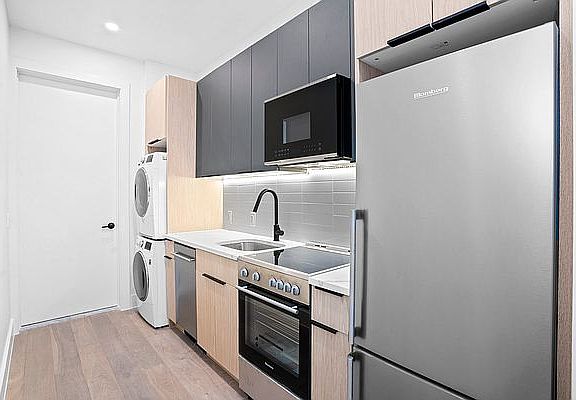3rd image of 203 W 80th St #1F